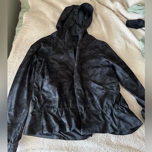 Lululemon Packable Water-Repellent Jacket, size 12, perfect condition, camo